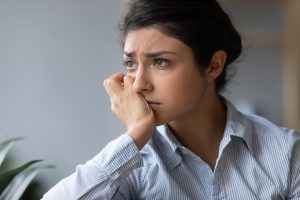 woman looking to the side during trauma treatment and brainspotting in bradenton, fl at forever free counseling 43203 and in online therapy in Florida. Brainspotting in tampa, FL is available here too!